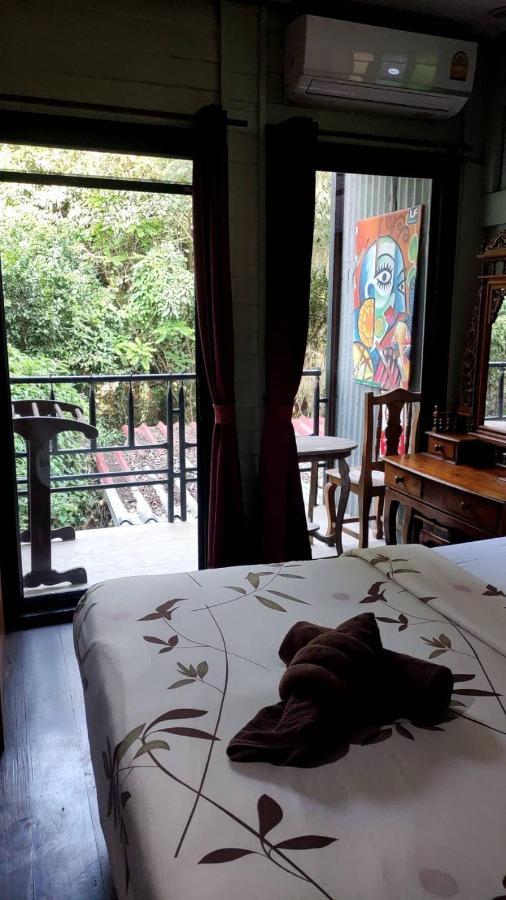 Tamarind Guesthouse Phra Nakhon Si Ayutthaya Esterno foto