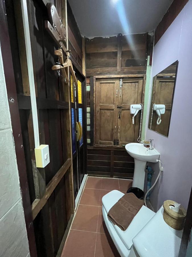 Tamarind Guesthouse Phra Nakhon Si Ayutthaya Esterno foto