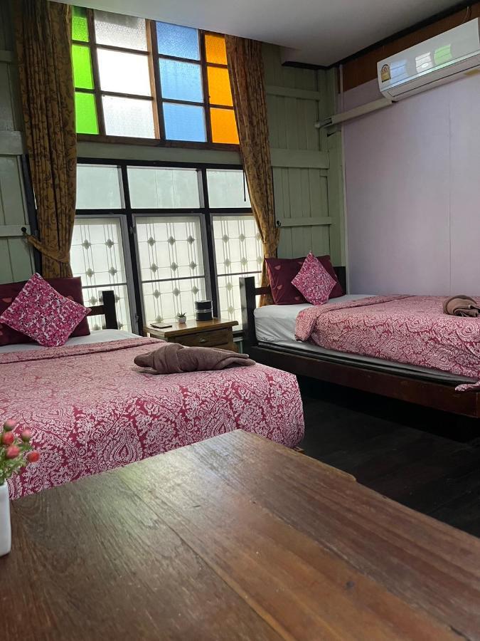 Tamarind Guesthouse Phra Nakhon Si Ayutthaya Esterno foto